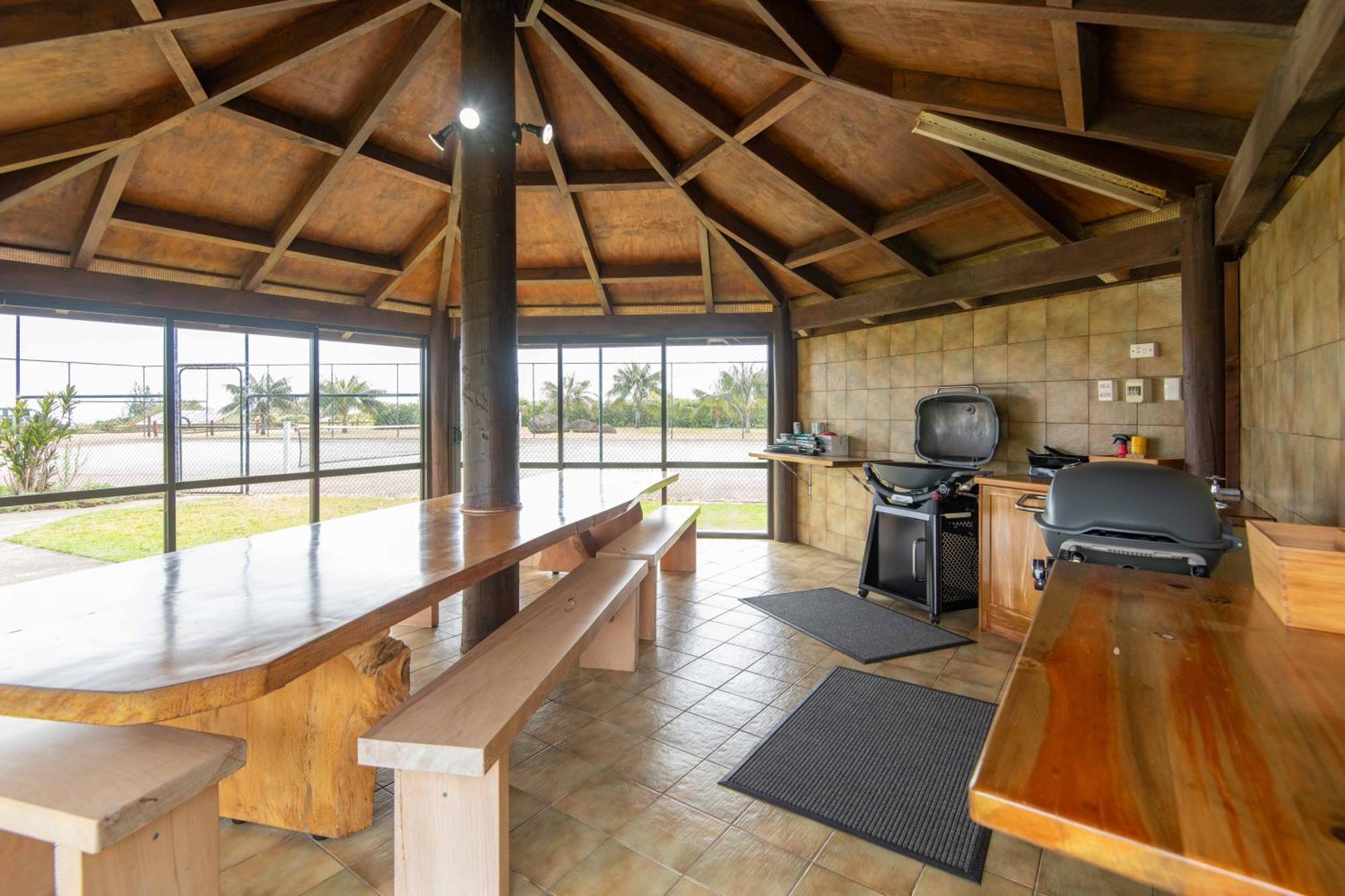 Ocean Breeze Cottages Burnt Pine Exterior photo
